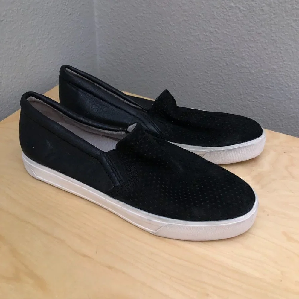 NATURALIZER Aileen Slip On Sneakers Women's size 9 Black & White Platform